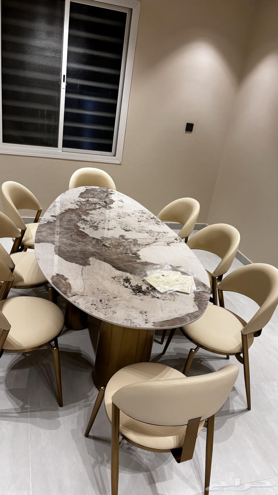 New 8-seat dining table, never used64541464327683110