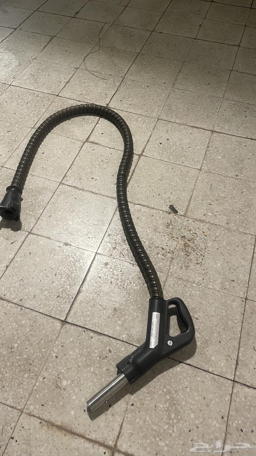 مكنسه نضيفه مافيه ولا خراب استخدمة أربع مرات فقط64542500970113111