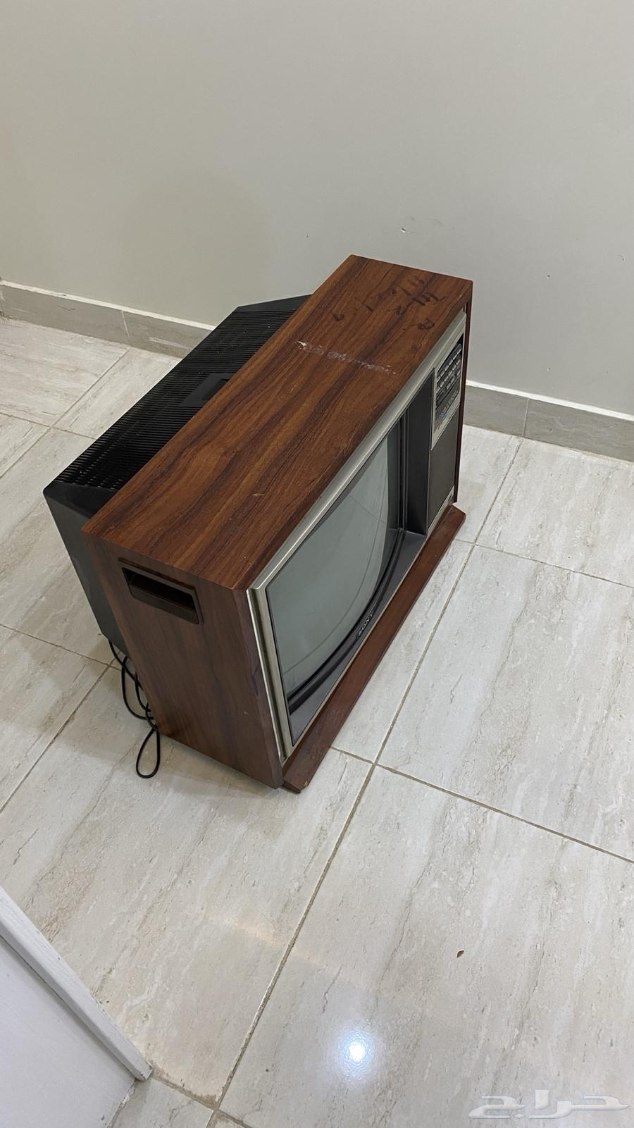 تلفزيون تراثي قديم للبيع على السوم64535485728001113