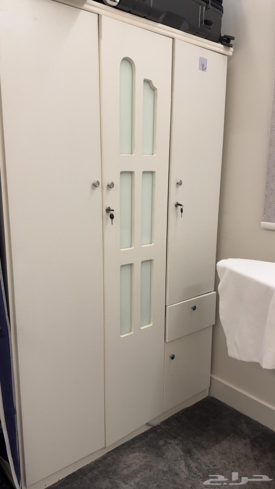 دولاب ملابس نضيف وشبة جديد للبيع64539500302466110