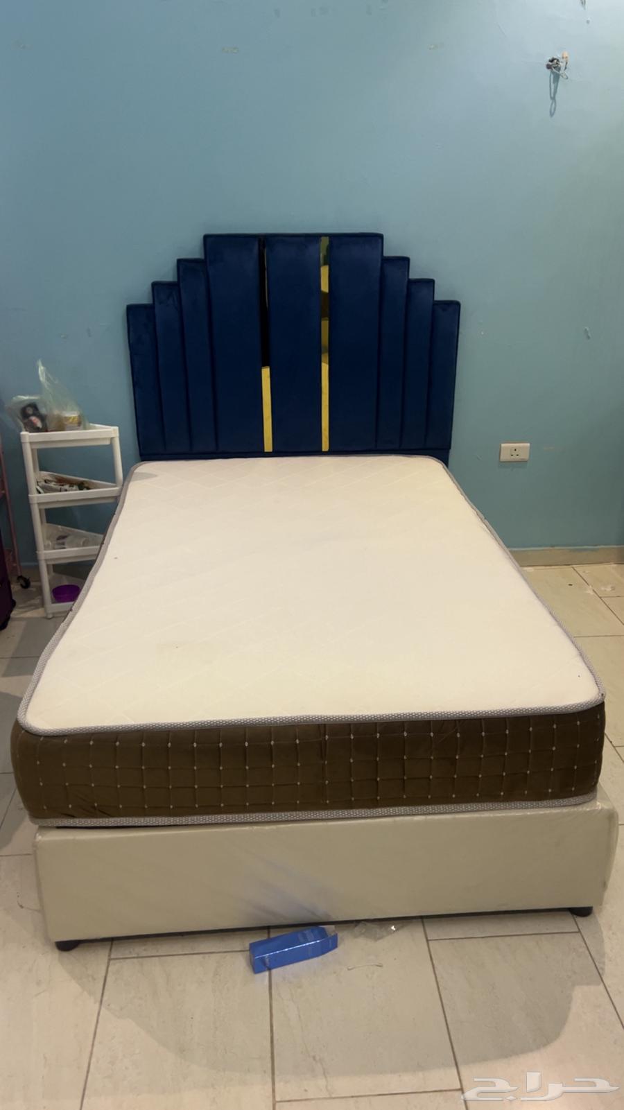 Single and a half bed with dressing table64542104690433110