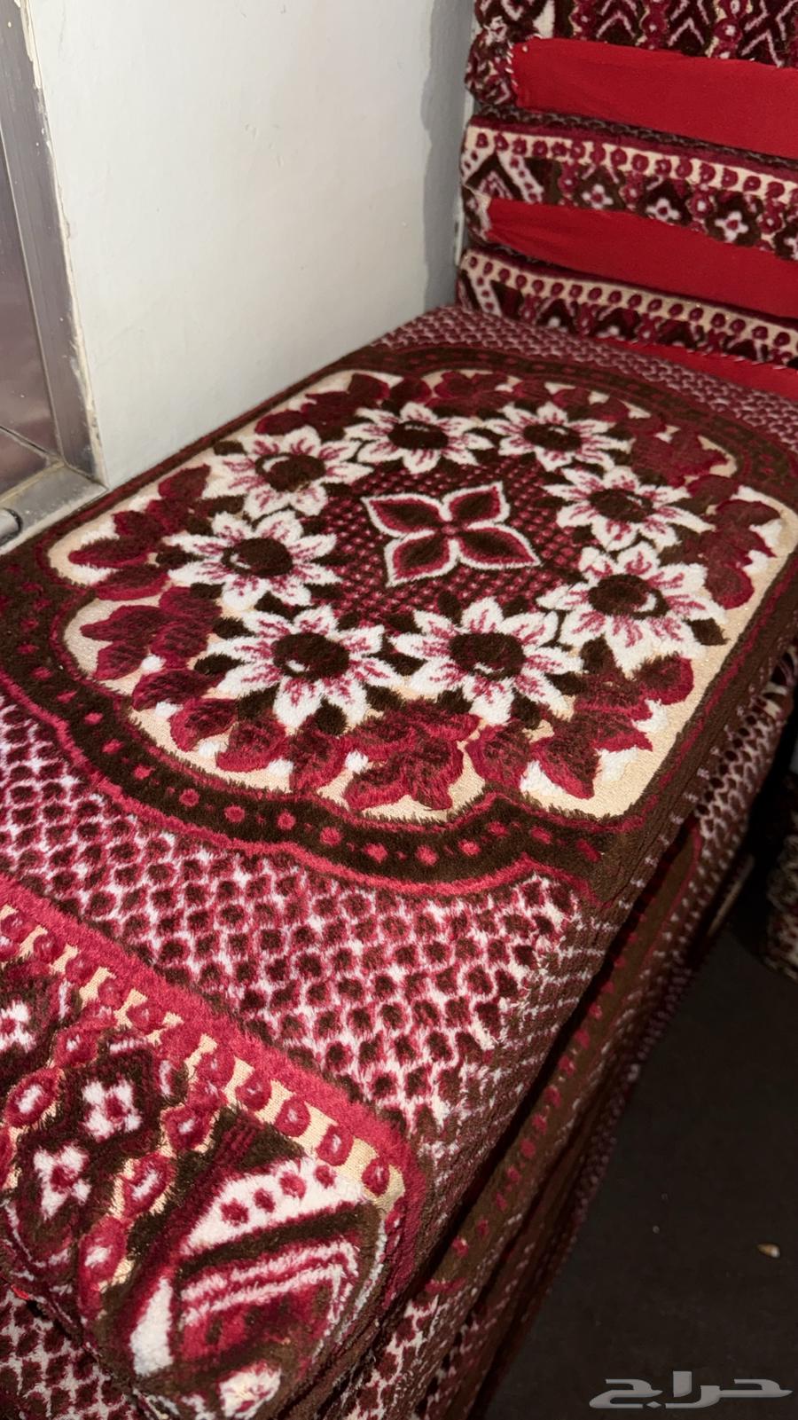 Old cushions64541179492226110