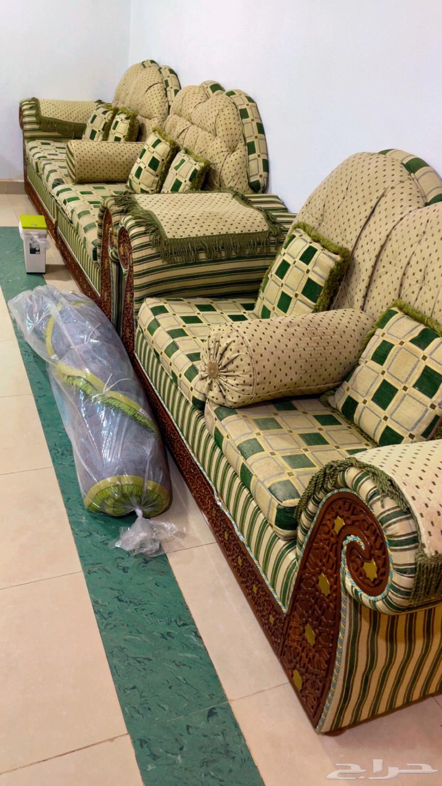 للبيع كنب أنيق وبحالة ممتازة64539372427138110