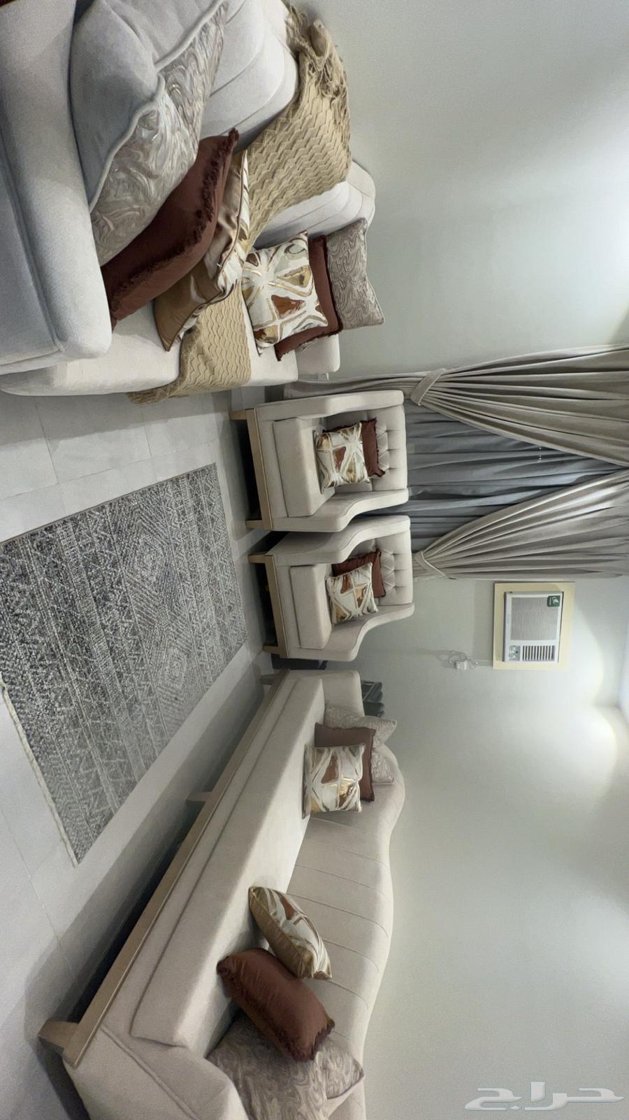 Hello, very new sofa used for 6 months64535288565379111