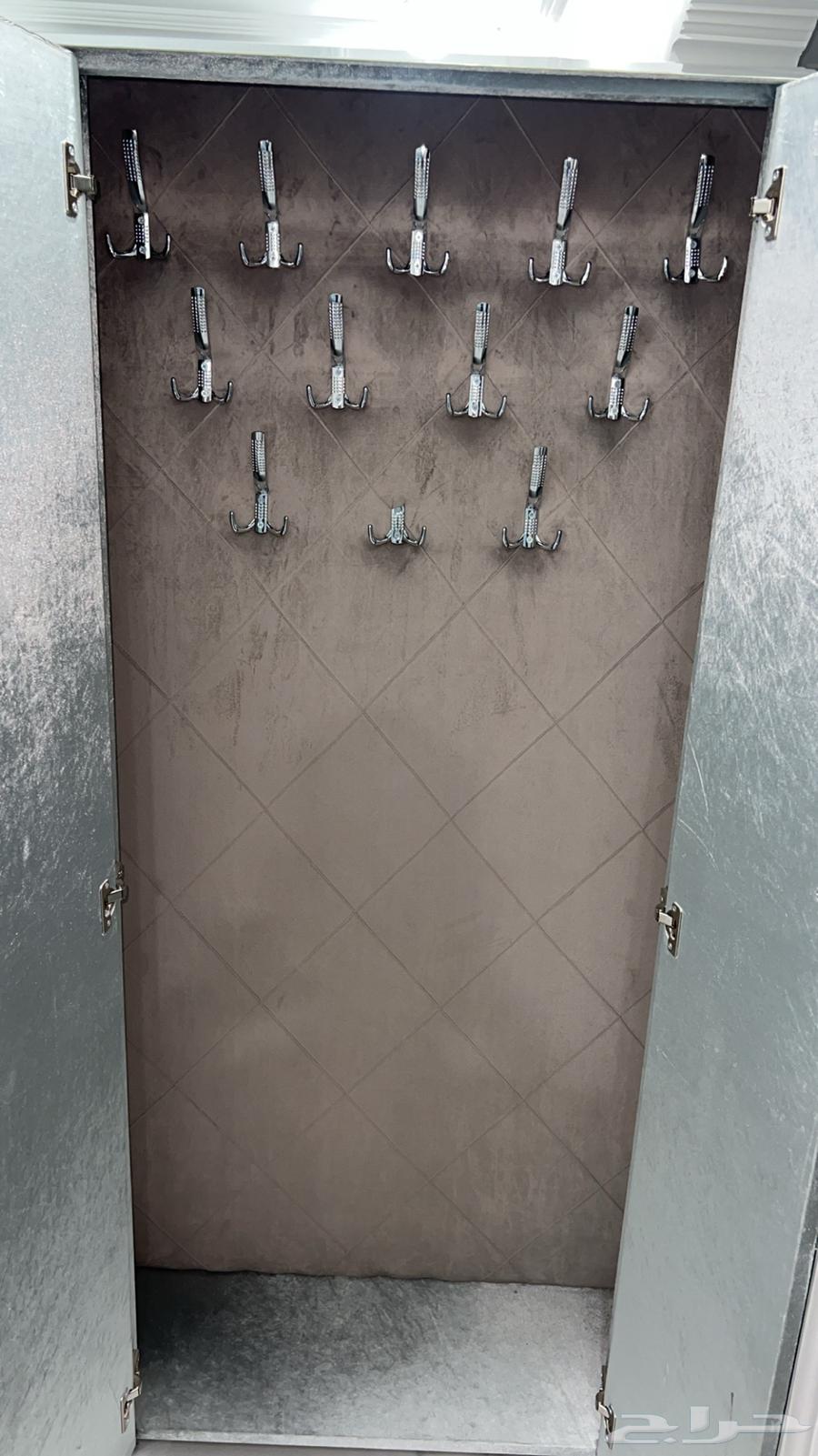 دولاب عبايات فاخر قزاز كامل داخلية مخمل64539443524737111