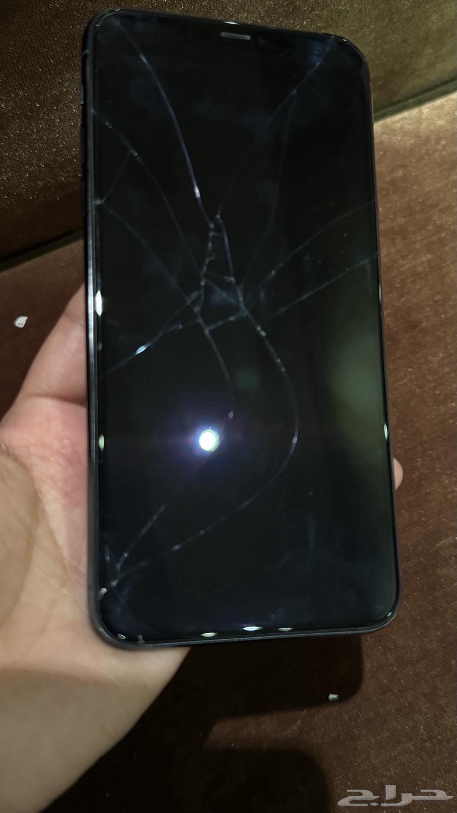 ايفون 11 برو ماكس المساحه 256 ( السعر 850 ريال64536014674050111