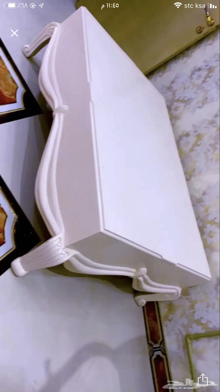 طاوله خشب تفصيل اللون بيج استخدام جدا قليل شبه جديده64543676679171110