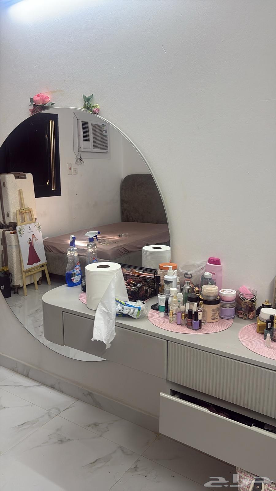 Clean used bedroom, two one-and-a-half beds and two drawer cabinets64542729008258110