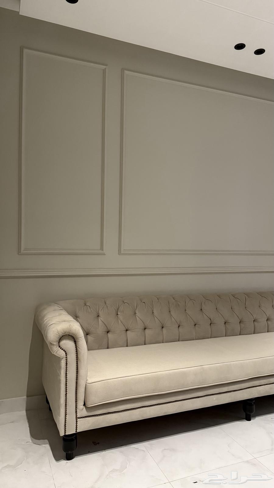 كنبتين الأولى تاخد من 5.6 أشخاص والثانيه تاخذ من 3 4 الكنب64536321063683113