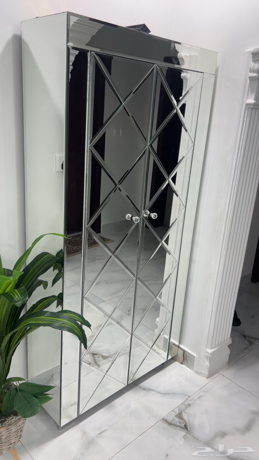 دولاب عبايات فاخر قزاز كامل داخلية مخمل64539443524737112