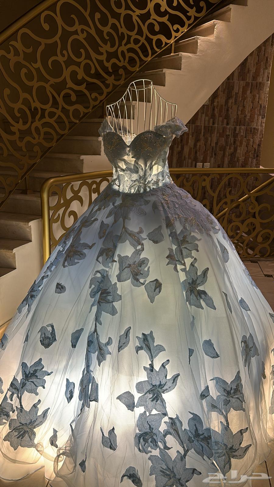 فستان للبيع نظيف لبسه واحدة ب 1500قابل للتفاوض للجادين64542969465987110