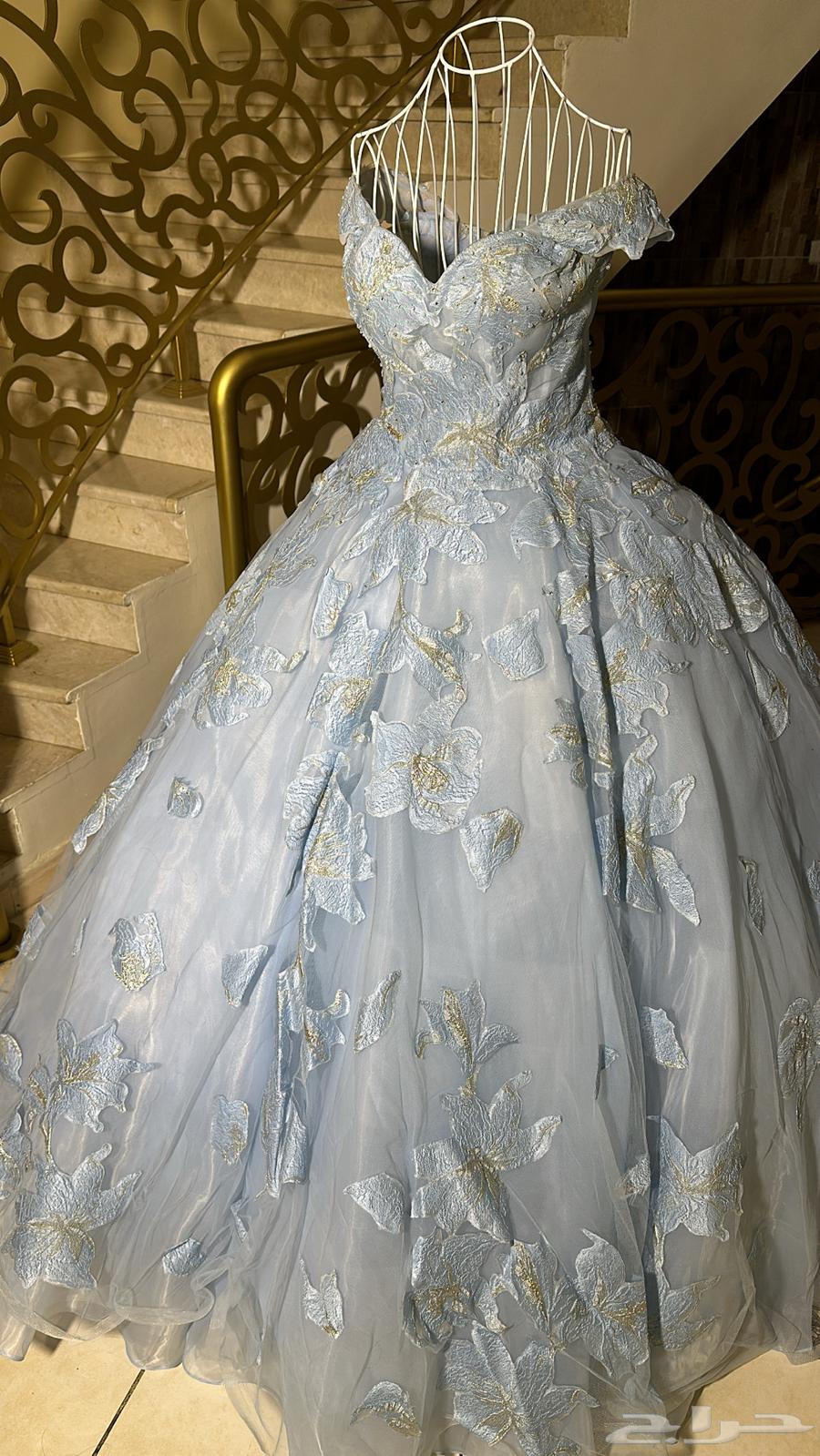 فستان للبيع نظيف لبسه واحدة ب 1500قابل للتفاوض للجادين64542969465987111