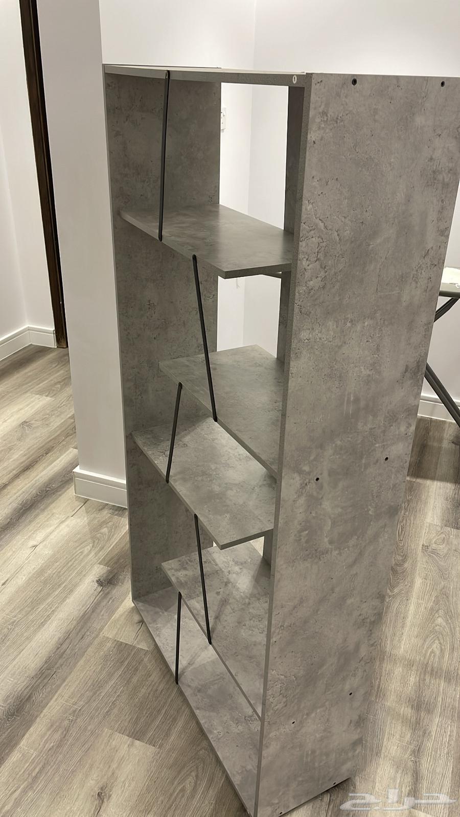 طاوله تلفزيون ودولاب رفوف للبيع64538415632641110