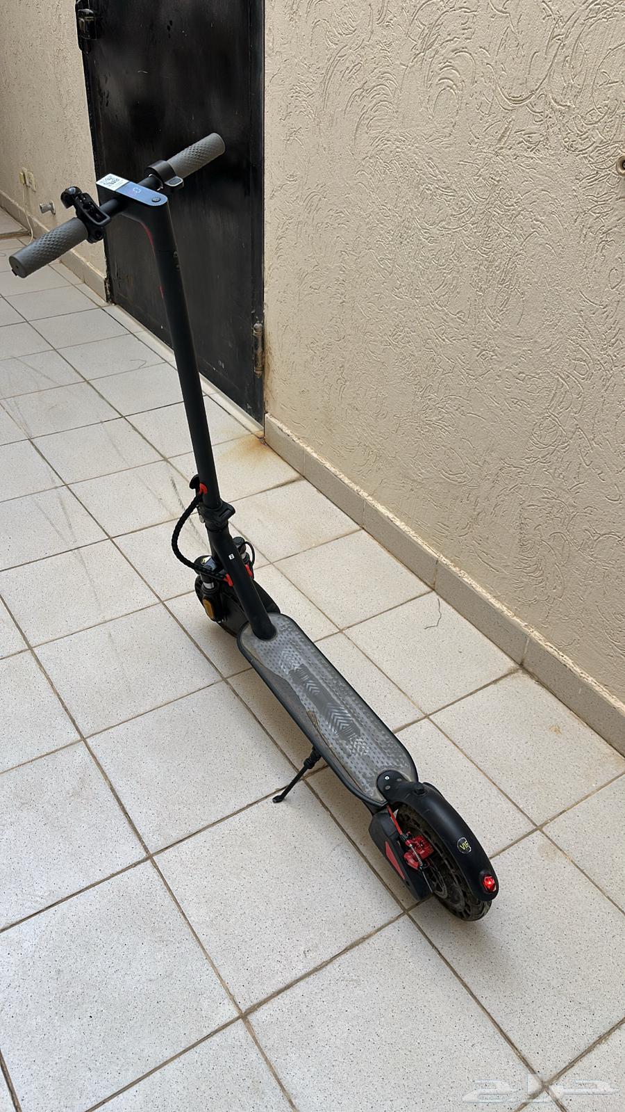 سكوتر كهربائي للبيع استخدام قليل جدا  جدا64541350190082114