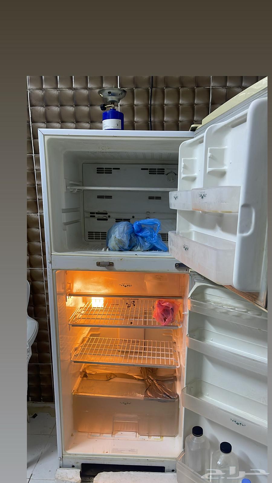 Used refrigerator with clean usage and its cooling function works64536348570243112