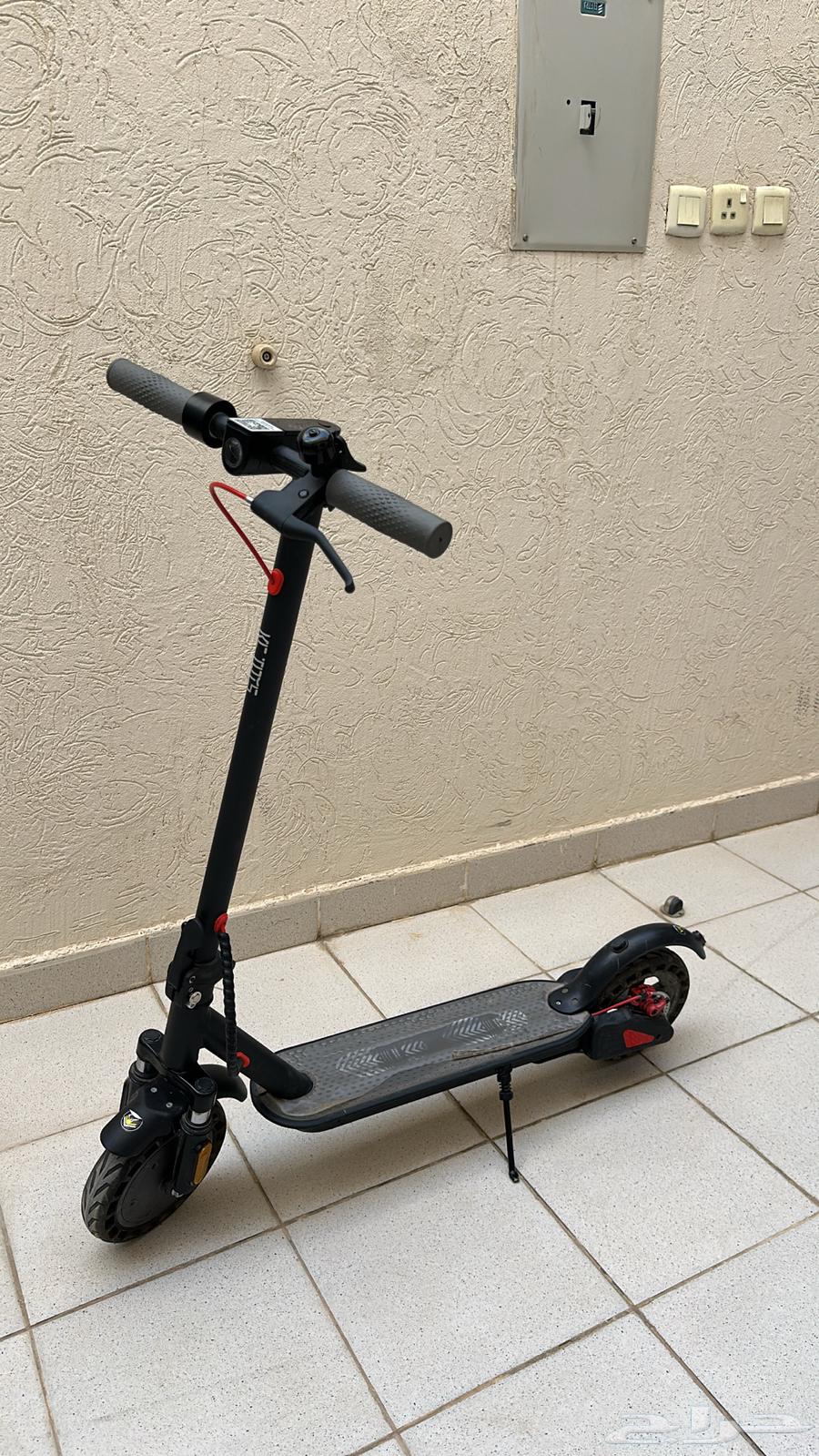 سكوتر كهربائي للبيع استخدام قليل جدا  جدا64541350190082110