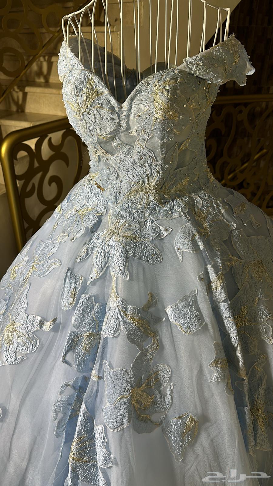 فستان للبيع نظيف لبسه واحدة ب 1500قابل للتفاوض للجادين64542969465987113