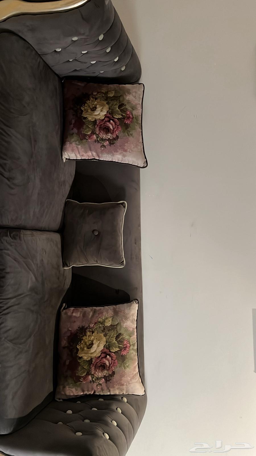 Complete living room set with two tables, only 1000 riyals64537770496769112