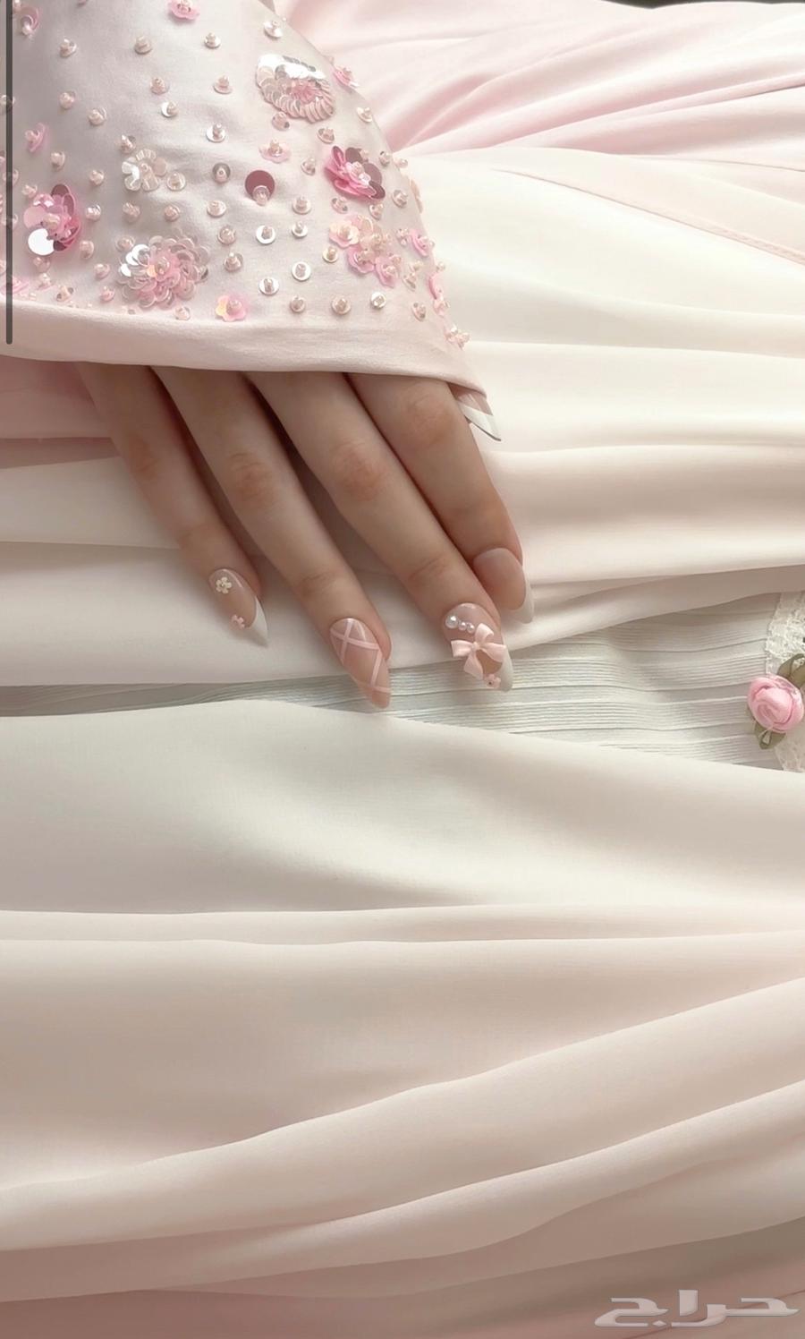 عباية لون وردي مع خرز تطريز مورد64542118760963111