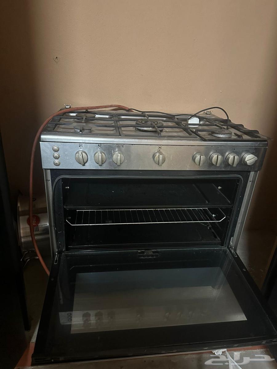 High-quality, lightly used oven in working condition64537672830082113