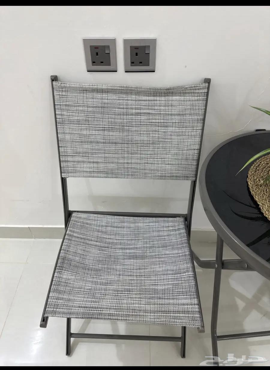 Table with chair, my brother's new one, nothing wrong with it at all64538021892738111