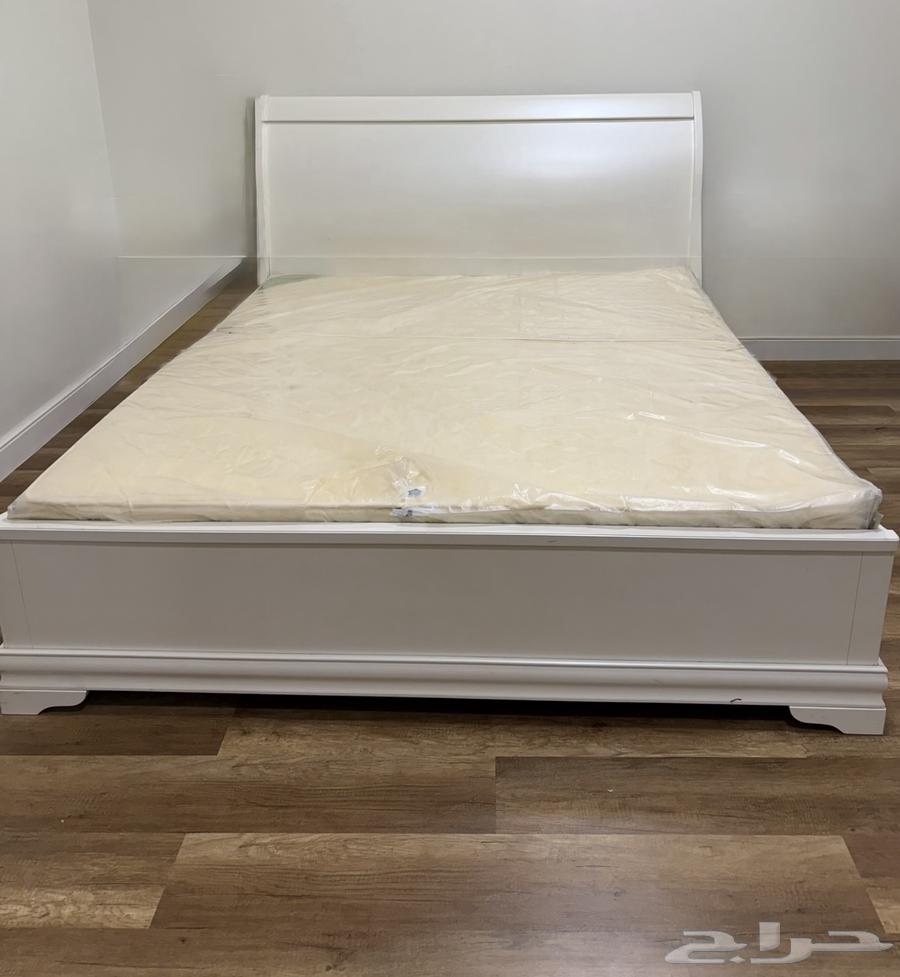 Large bed with mattress in excellent condition, used, from Home Centre64536864550273110