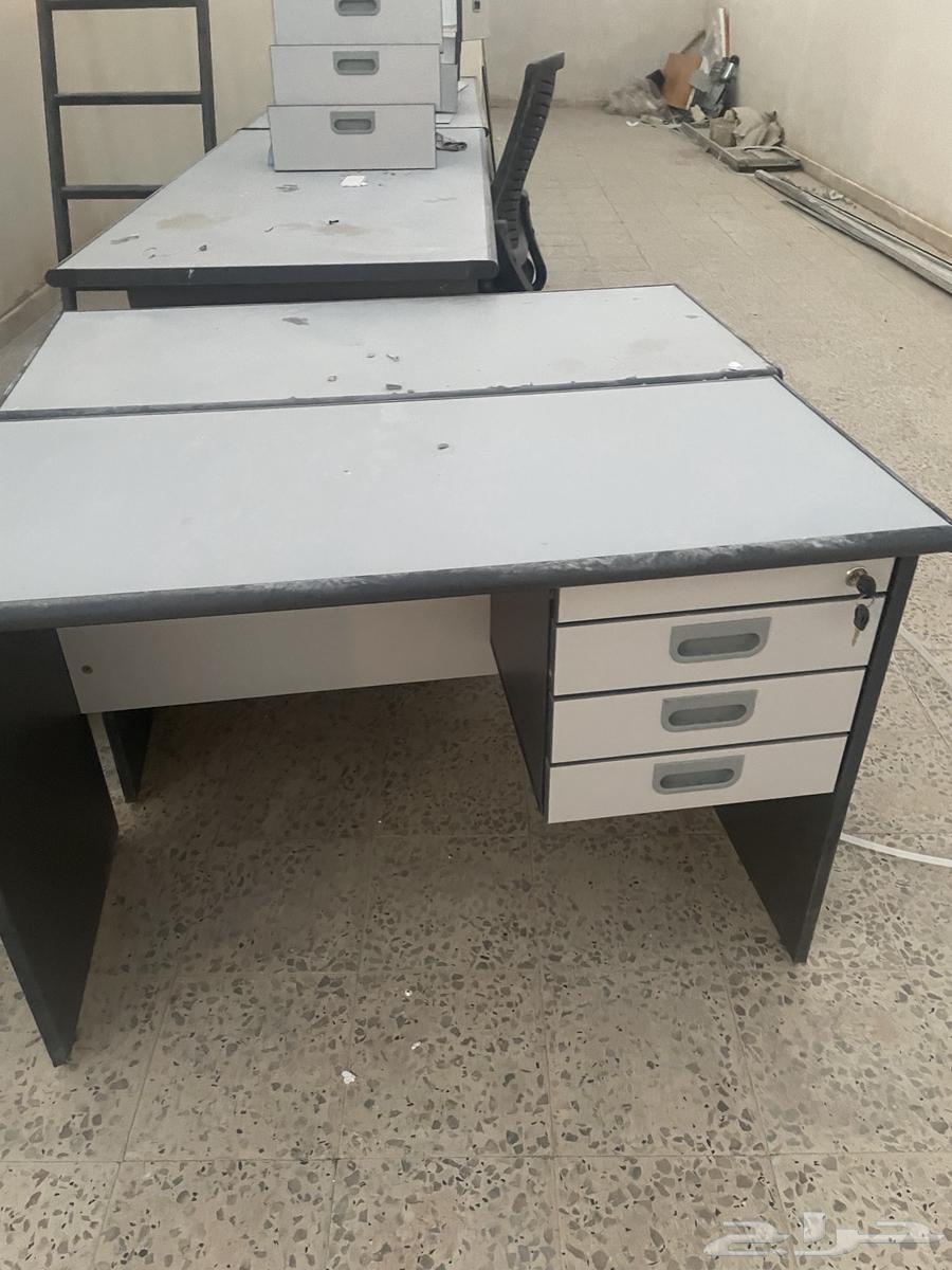Desks with 4 chairs in excellent condition for 800 (WhatsApp contact only)64540851110914112