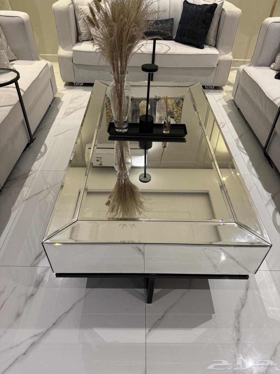 Luxurious table with four service tables64536210052098111