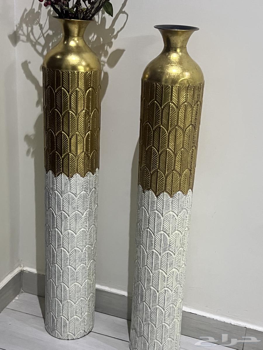 Elegant vases, almost new, price 40 riyals per unit64541407480450110