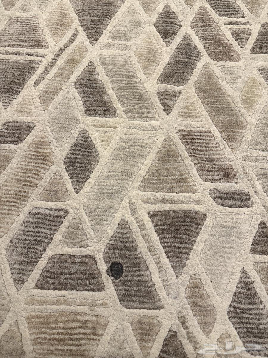 Elegant rug with a modern geometric design64543294906242112