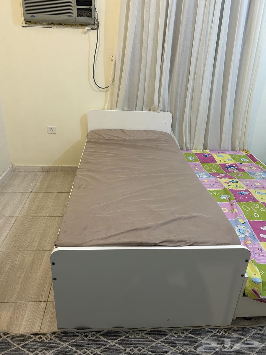 طقمين سريرين من ايكيا مع المراتب ويفتح سرير ثاني تحت درجين64535582676739110