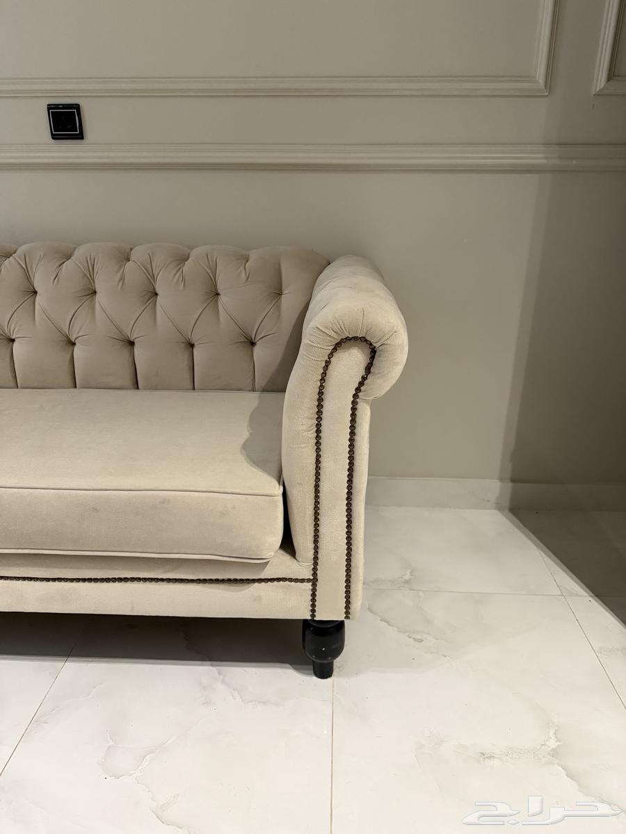 كنبتين الأولى تاخد من 5.6 أشخاص والثانيه تاخذ من 3 4 الكنب64536321063683112