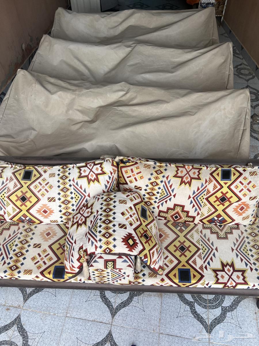 اربع كراسي حديقة او مخيم للبيع مع خمس طاولات خدمه64539514468098110