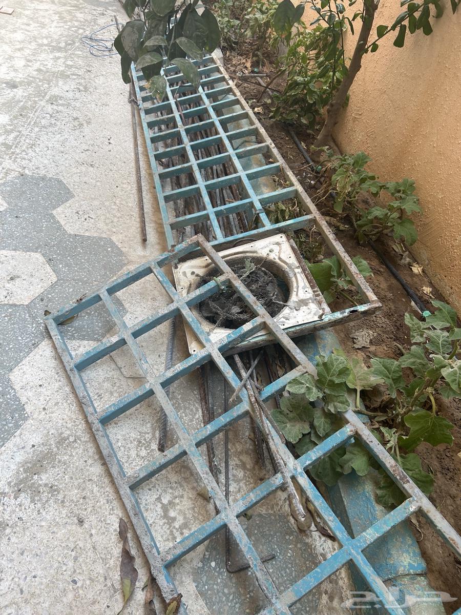 اغراض مواد بناء ( ارفف  قطع حديد   الوح وشبوك64540124440195111