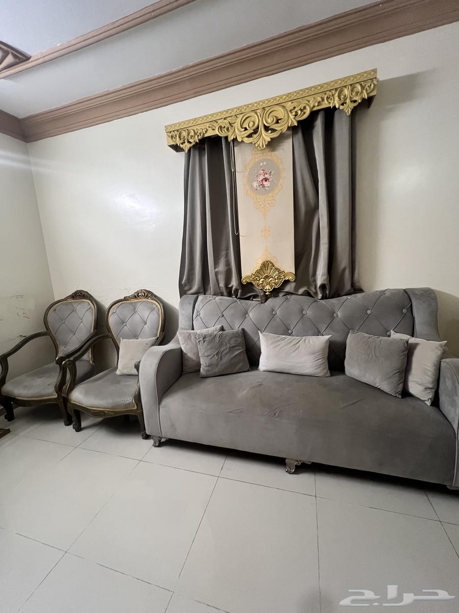 كنب خمس قطع ثلاث كبار ثلاث نفر واثنتين نفر الكنب وحده مكسور64536252016770110