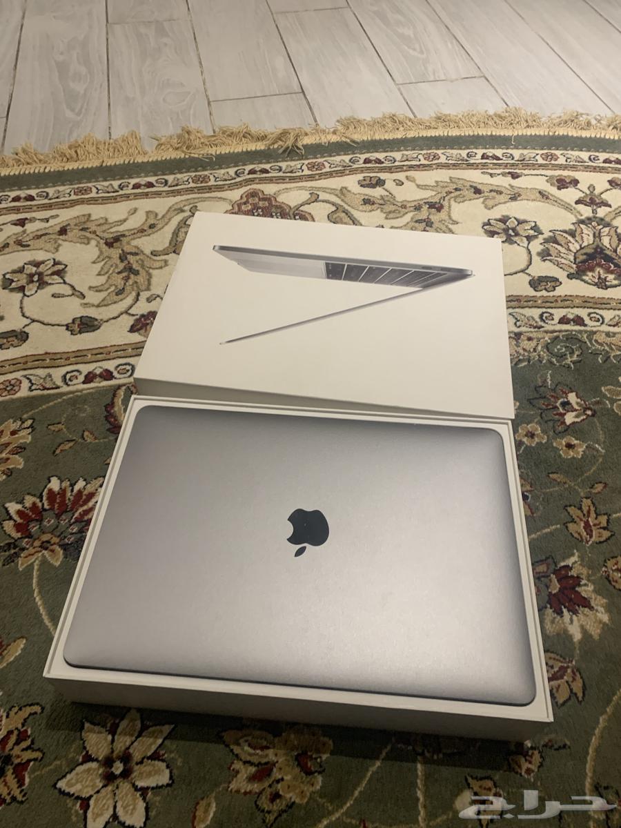 Apple Computer 2017 Edition64538674835586112