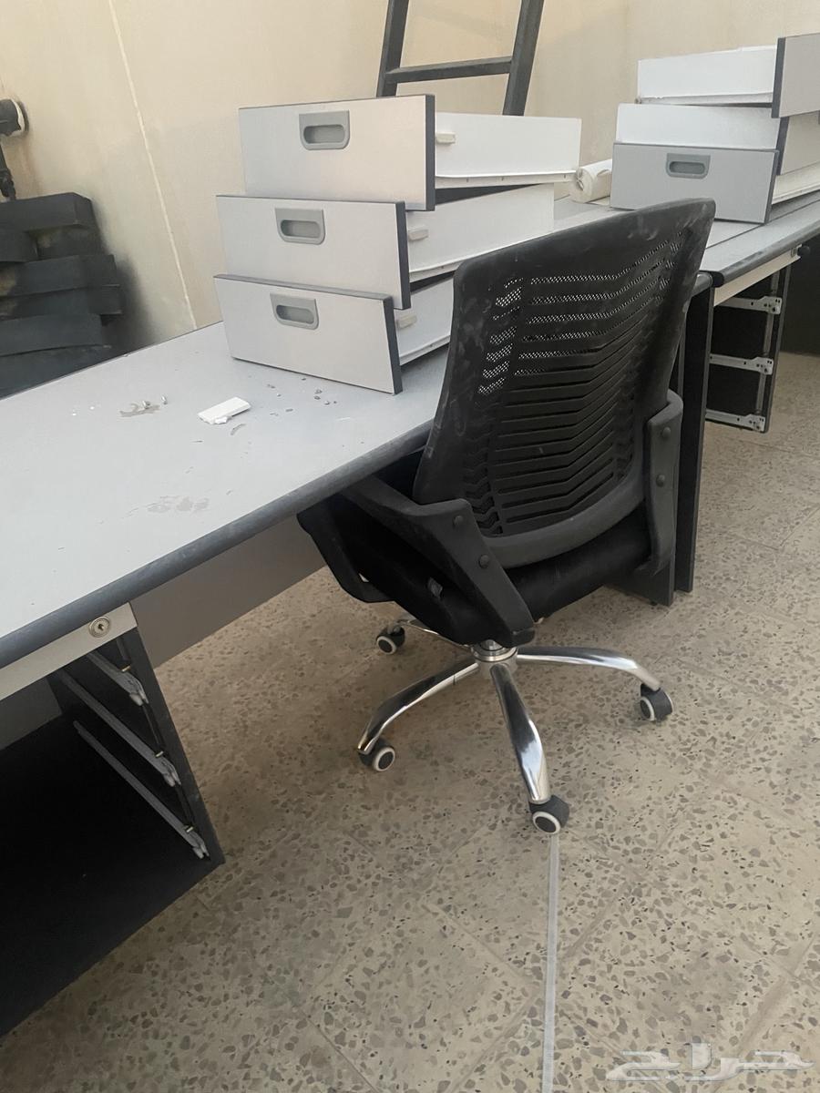 Desks with 4 chairs in excellent condition for 800 (WhatsApp contact only)64540851110914111