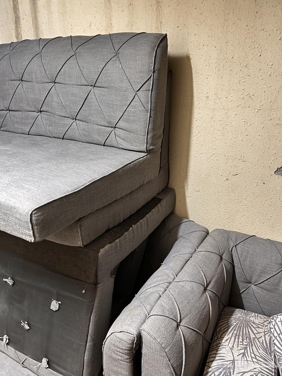 مجلس مستعمل نظيف.12 قطعة قماش . مع وسائد64535931069827111