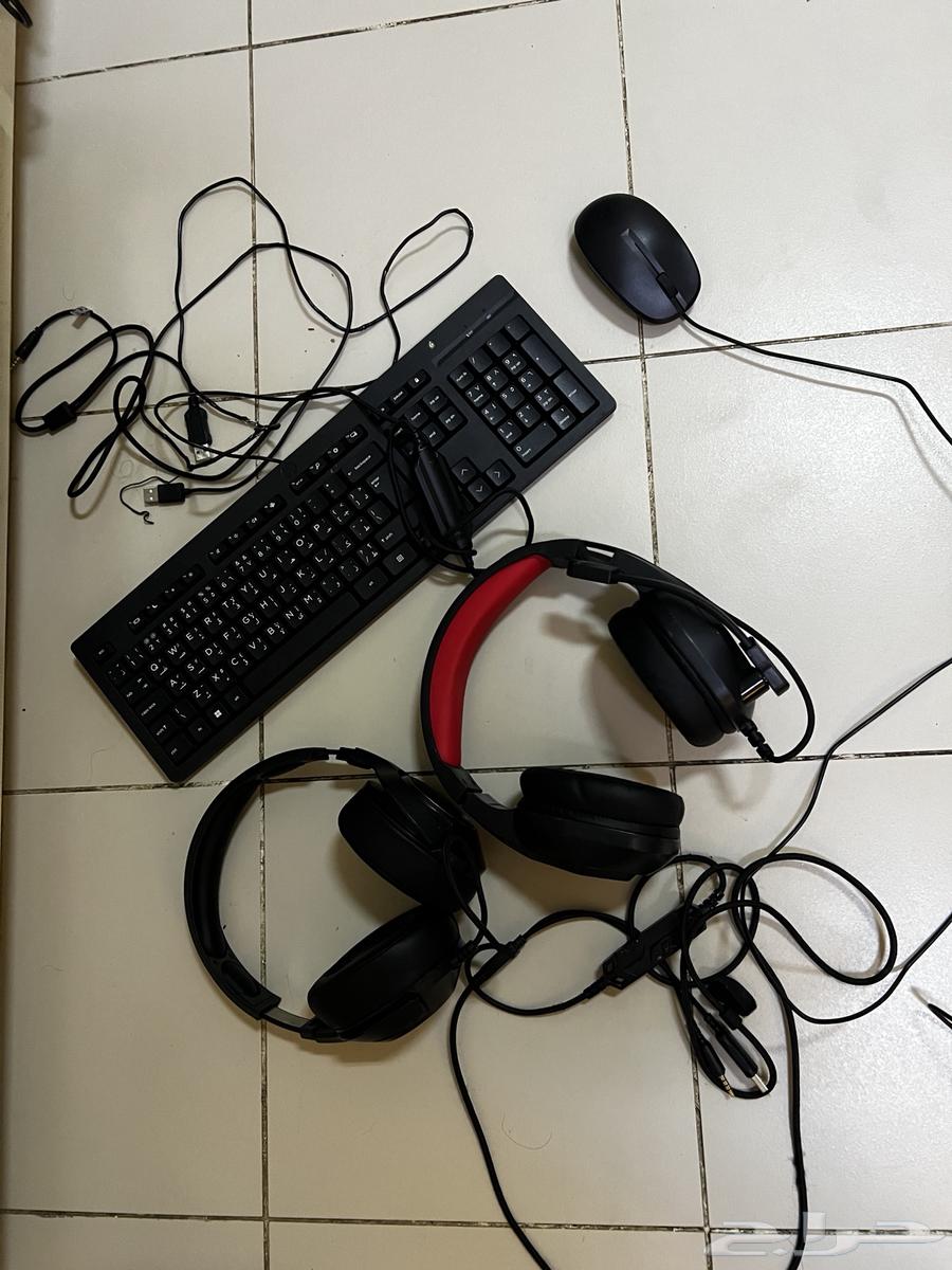 HP printer in excellent condition with headphones, keyboard, and mouse64535959431554112