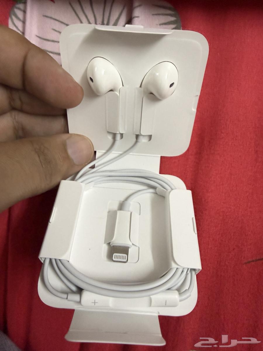 جرابات ايفون وسماعه وشاحن للبيع64542899123073111