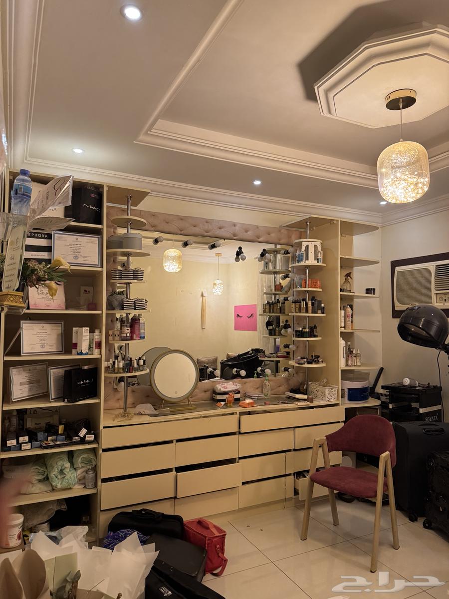 تسريحة مكياج مع اظائات جديدة وكبيرة ب 2000 قابل لتنازل64542557887618110