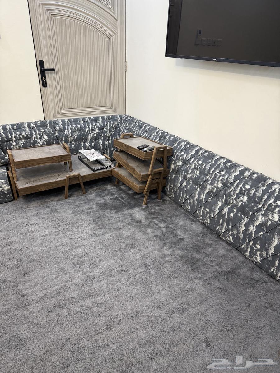 Wooden backrest, carpet, and Wi-Fi star, almost new64537282173313111