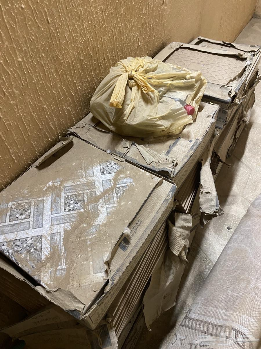 للبيع سراميك الحوش فوق 100 حبه جديده بكرتونه مافك64537602400001110