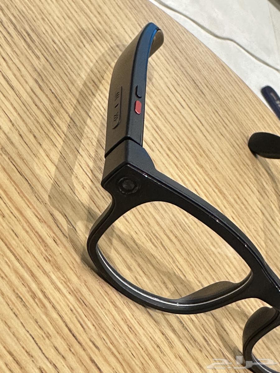 Smart glasses that translate all languages and have a camera64535165677314113