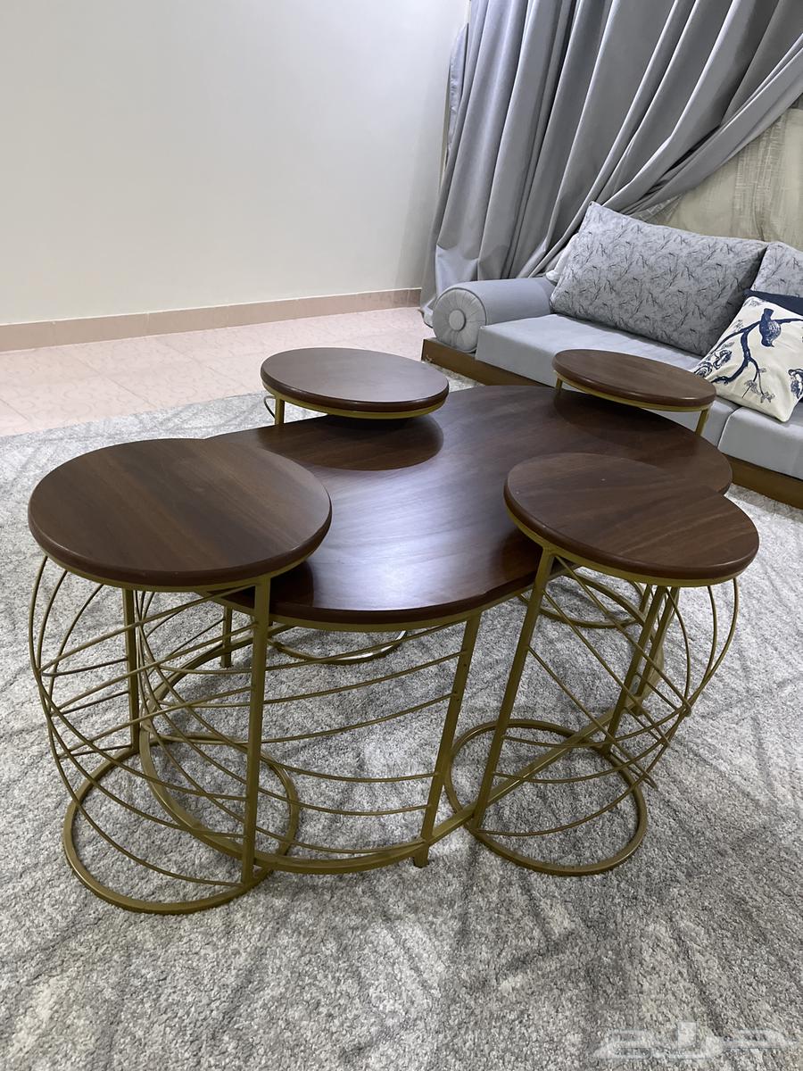 Table with 4 serving tables64536028649089110