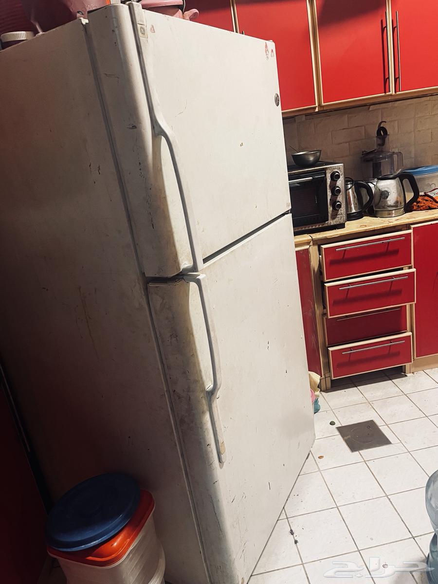 Freezer, refrigerator, and oven all in good condition64541750024577113