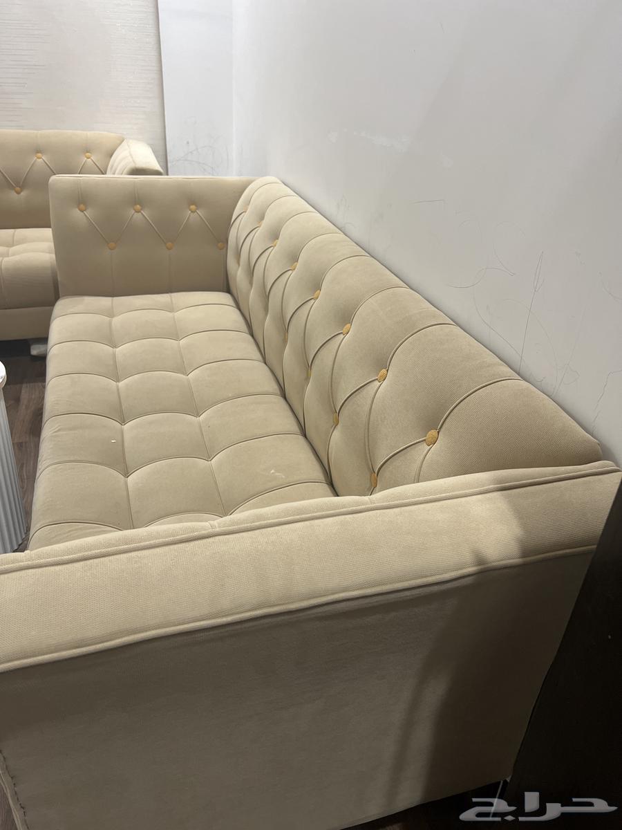 ثلاث قطع كنب للبيع الكنبه الطويله احدى الارجل مثل ماهي واضح64540893477122110