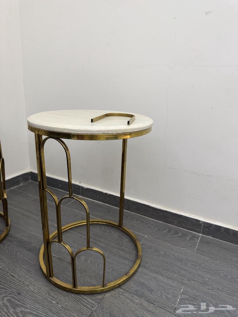 طاوله وسط مع أربع خدمه اشتريتها 1500  البيع لأعلى سوم واحده64542557795713110