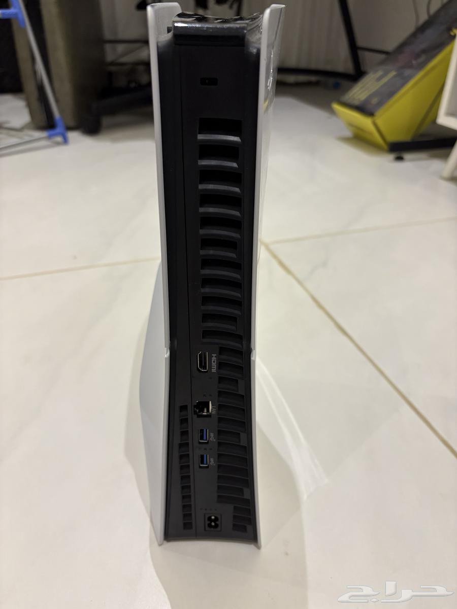 Sony 5 with all its accessories including the box64536112209155112