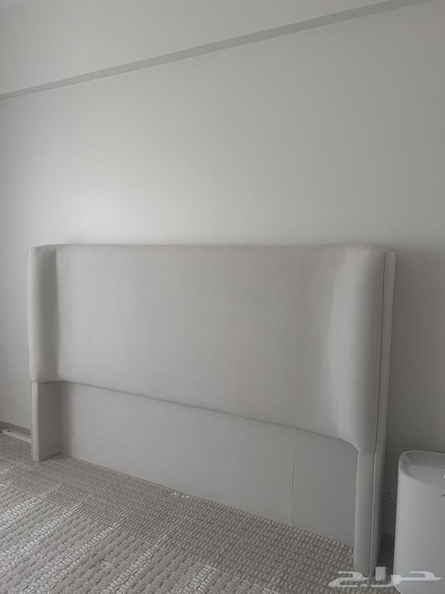 ظهر سرير فاتح سوبر كينق نظيف جدا64541179547265112